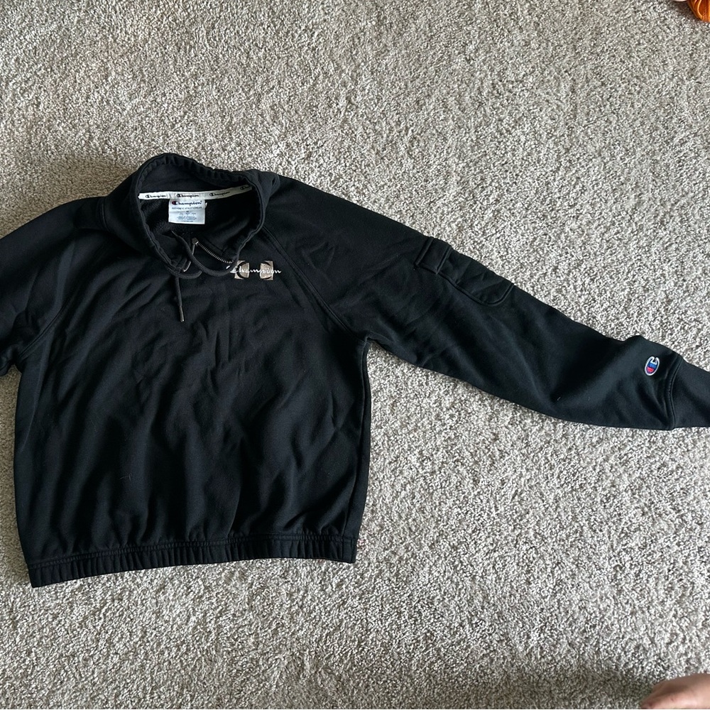 Women's Champion 1/4 zip cropped  pullover size medium